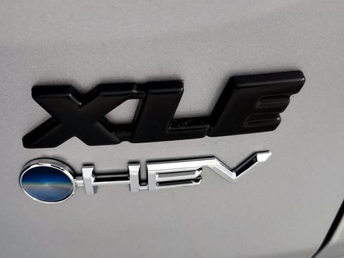 Used 2025 Toyota RAV4 XLE w/ Convenience Package AWD/4WD image 14