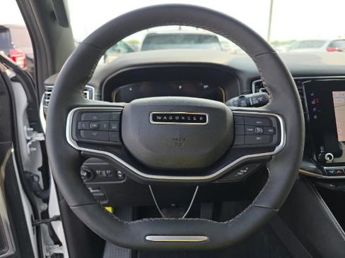 Used 2024 Jeep Wagoneer 2WD image 4