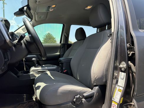 Used 2019 Toyota Tacoma SR5 RWD image 7