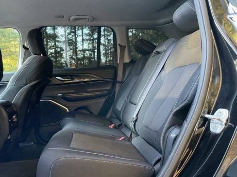 Used 2022 Jeep Grand Cherokee Laredo w/ Luxury Tech Group I image 15