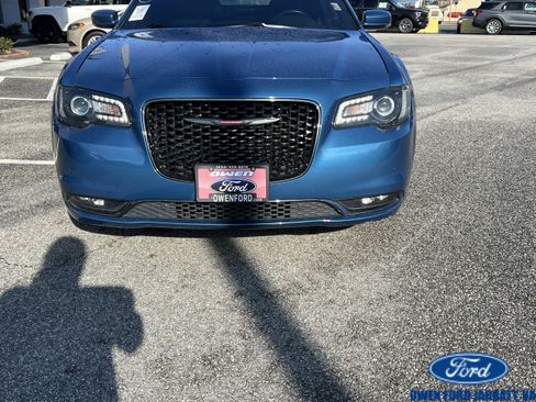 Used 2020 Chrysler 300 S w/ 300S Premium Group RWD image 3