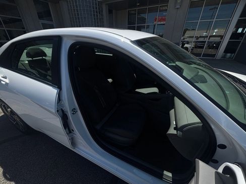 Used 2025 Hyundai Elantra SEL FWD image 38