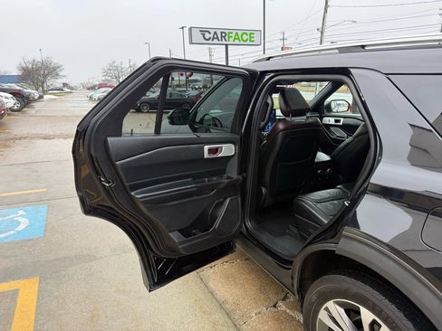 Used 2020 Ford Explorer Platinum w/ Premium Technology Package image 21