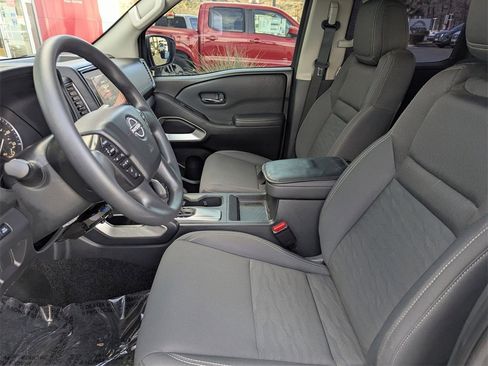 Used 2022 Nissan Frontier SV w/ Technology Package image 12