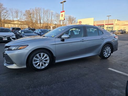 Certified 2020 Toyota Camry LE image 3