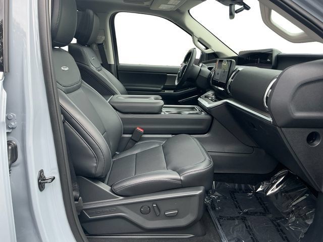 Certified 2026 Ford Expedition Platinum w/ Driver's Package AWD/4WD image 17