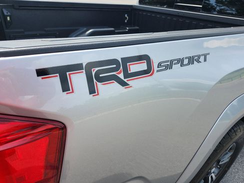 Used 2017 Toyota Tacoma TRD Sport w/ Tow Package RWD image 5