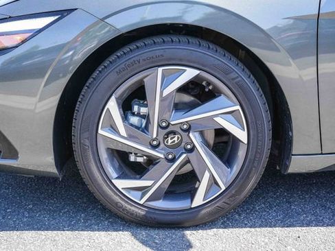 Certified 2025 Hyundai Elantra SEL FWD image 12