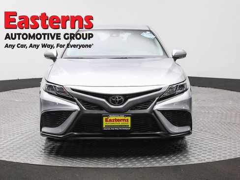 Used 2023 Toyota Camry SE image 2