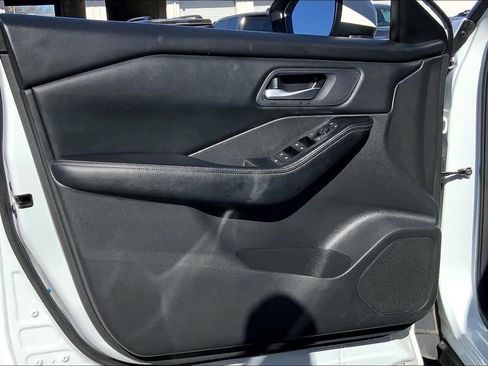 Used 2024 Nissan Rogue SV image 21