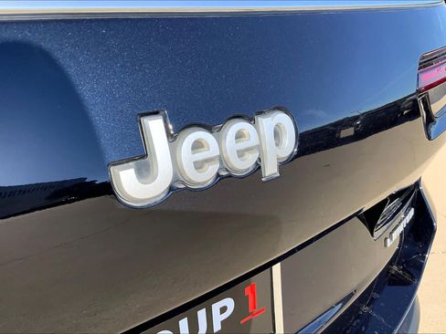 Used 2024 Jeep Grand Cherokee L Limited RWD image 31