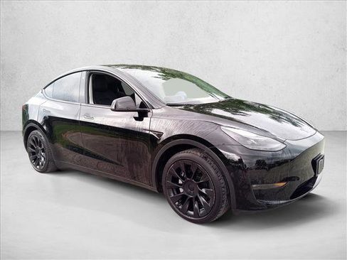 Used 2022 Tesla Model Y Long Range AWD/4WD image 3