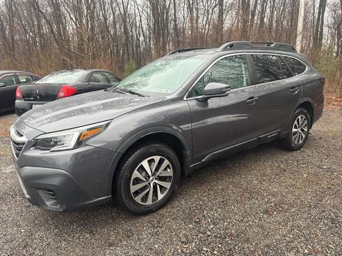 Used 2020 Subaru Outback Premium image 5