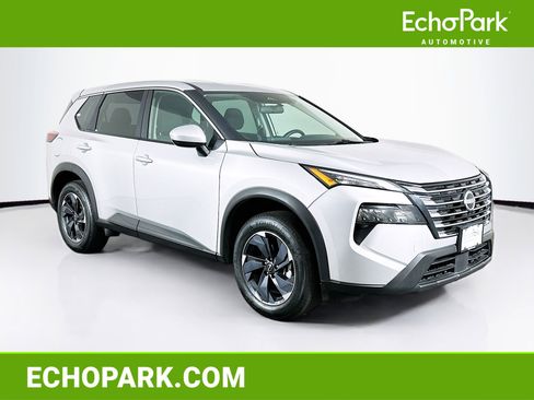 Used 2025 Nissan Rogue SV image 1