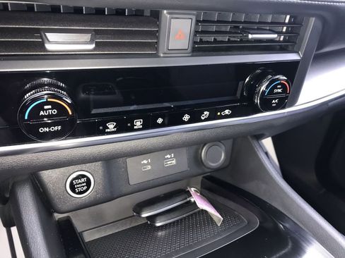 Used 2023 Nissan Rogue SV image 18