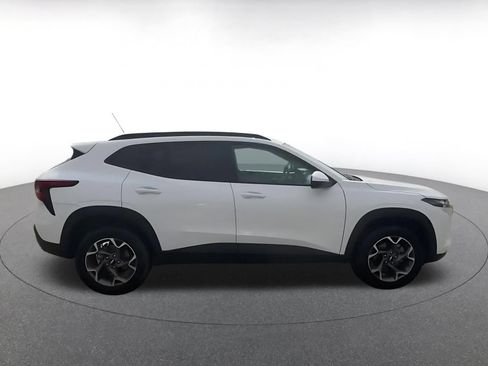 Used 2025 Chevrolet Trax LT FWD image 15
