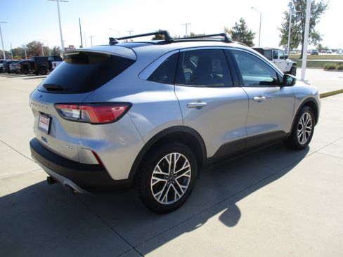 Used 2022 Ford Escape SEL image 7