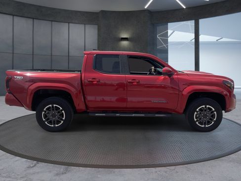 Used 2025 Toyota Tacoma TRD Sport AWD/4WD image 7