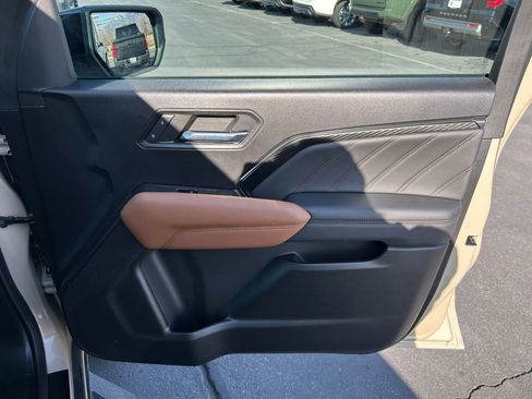 Used 2024 GMC Canyon AT4 w/ Technology Package image 27