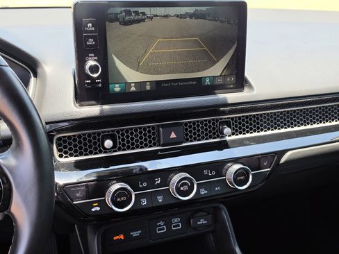 Used 2023 Honda Civic Touring image 9