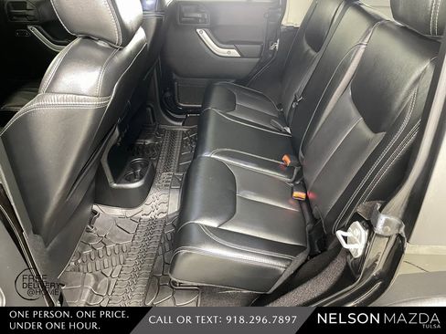 Used 2017 Jeep Wrangler Unlimited Rubicon image 32