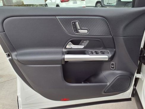 Used 2025 Mercedes-Benz GLA 250 4MATIC image 11