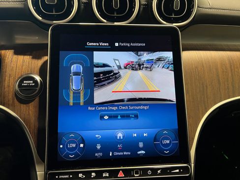 Used 2025 Mercedes-Benz GLC 350e 4MATIC image 20