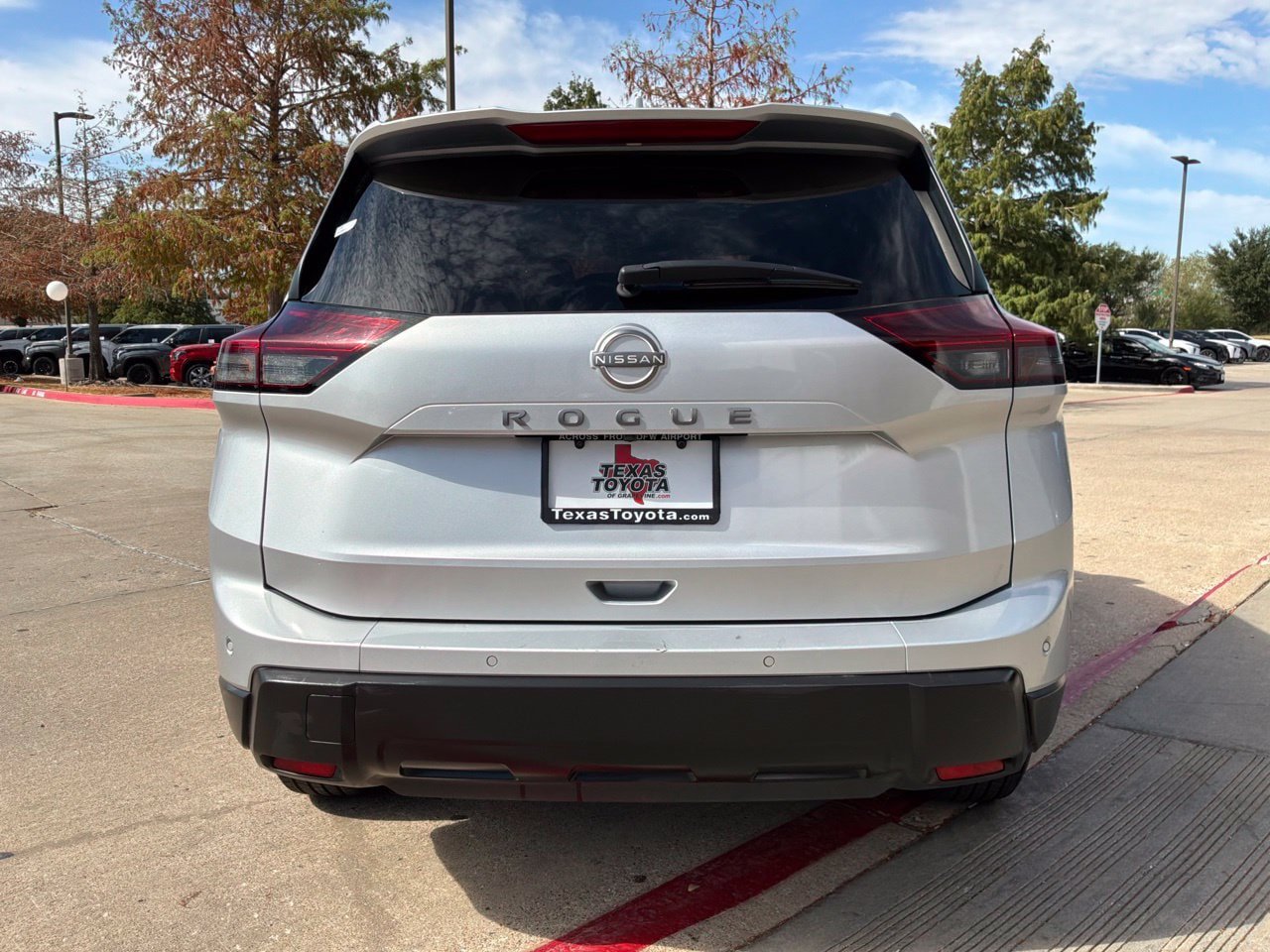 Used 2025 Nissan Rogue SV FWD image 7