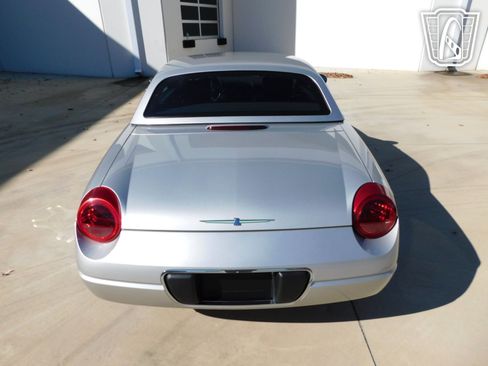 Used 2005 Ford Thunderbird image 23
