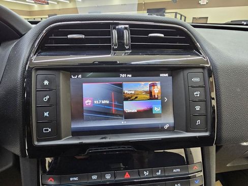 Used 2018 Jaguar F-PACE Premium AWD/4WD image 34
