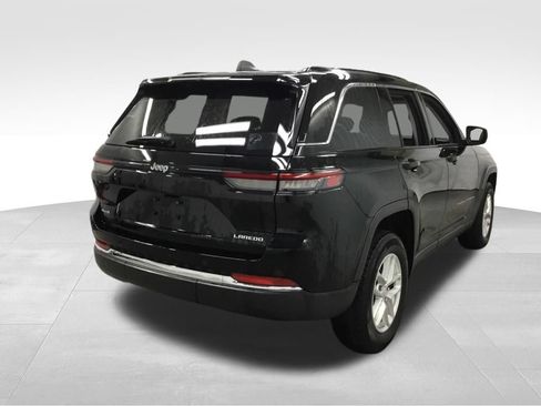 Used 2023 Jeep Grand Cherokee Laredo AWD/4WD image 15