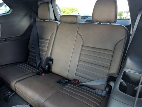 New 2026 GMC Acadia Denali Ultimate w/ LPO, Floor Liner Package AWD/4WD image 27
