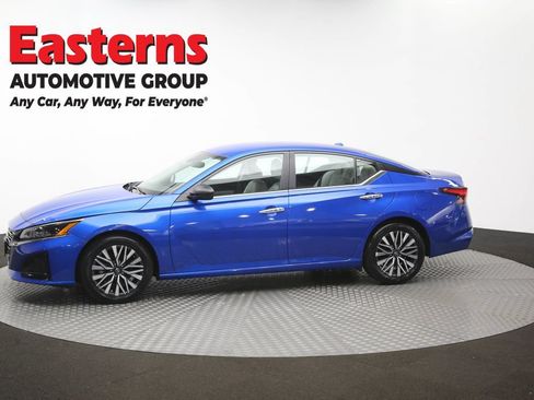 Used 2025 Nissan Altima 2.5 SV FWD image 57