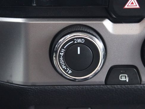 Used 2016 Toyota Tacoma SR5 image 31