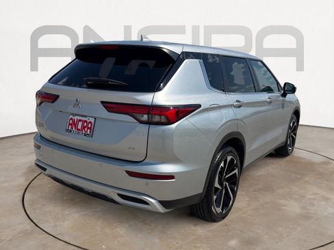 Used 2024 Mitsubishi Outlander SE FWD image 12