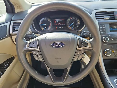 Used 2016 Ford Fusion SE FWD image 22