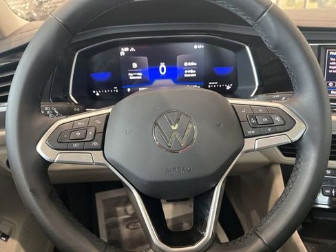 Used 2023 Volkswagen Jetta SE w/ Panoramic Sunroof Package FWD image 24