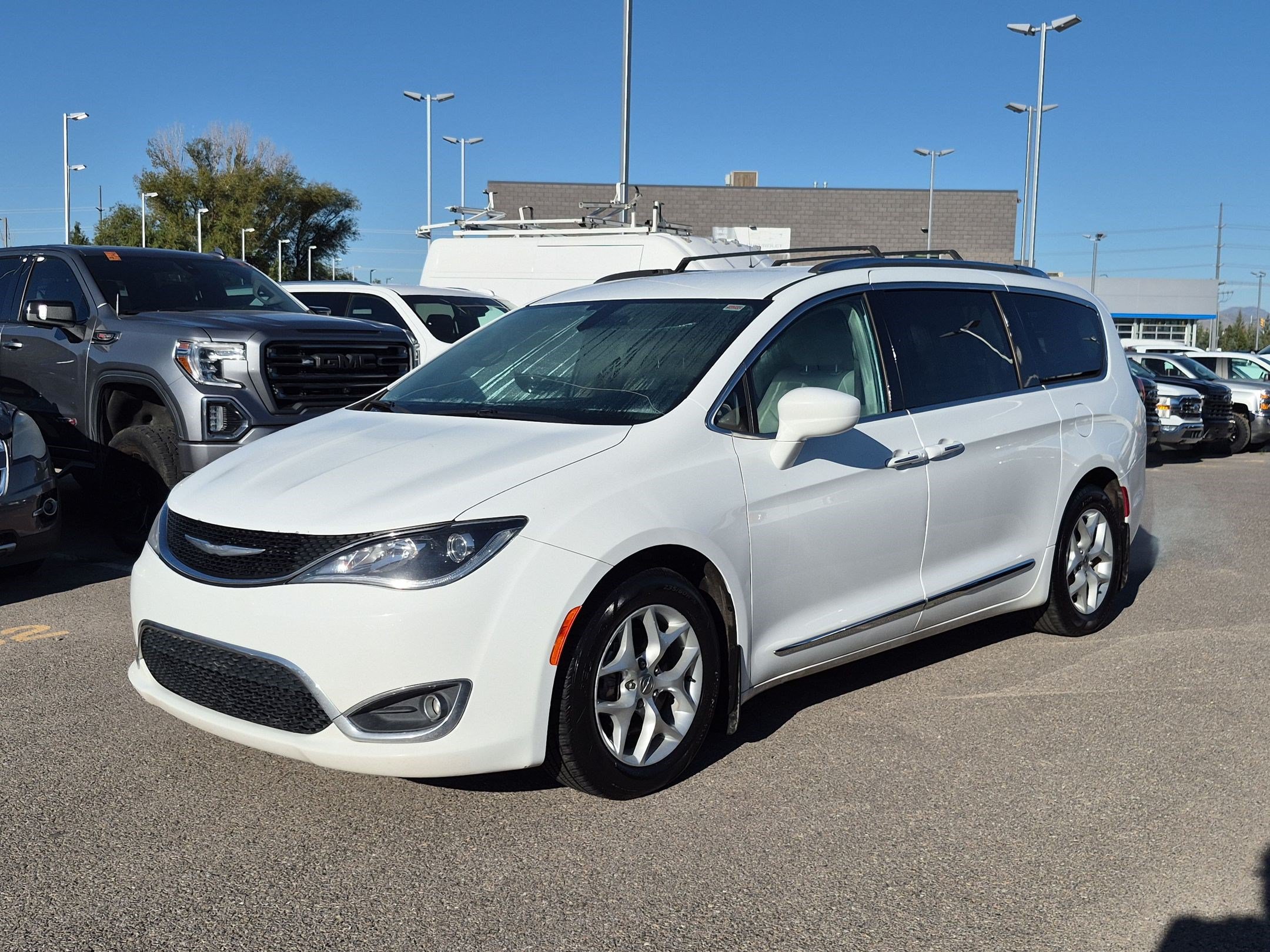 Used 2017 Chrysler Pacifica Touring-L Plus w/ Tire & Wheel Group FWD image 8