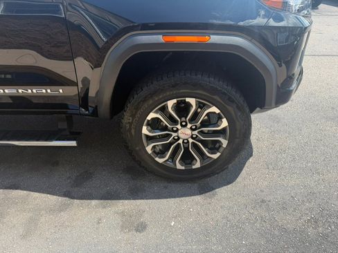 Used 2025 GMC Canyon Denali AWD/4WD image 10