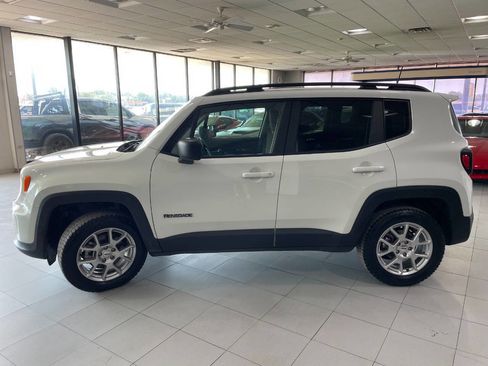 Used 2023 Jeep Renegade Latitude w/ Premium Group image 4