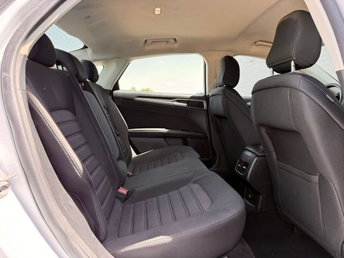 Used 2020 Ford Fusion SE FWD image 16