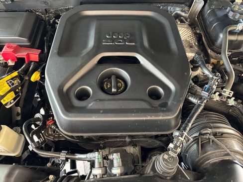 Used 2025 Jeep Wrangler Unlimited Rubicon AWD/4WD image 31