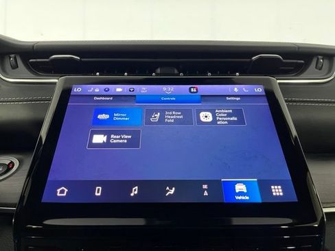 Used 2022 Jeep Grand Cherokee L Overland w/ Luxury Tech Group IV AWD/4WD image 33