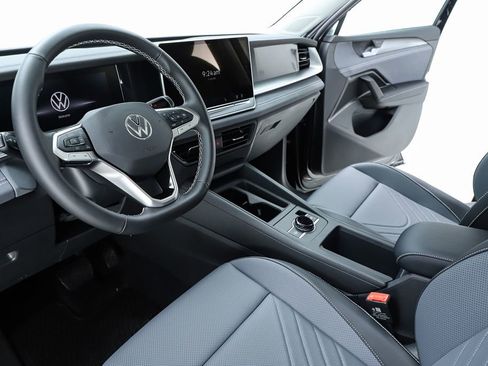 New 2026 Volkswagen Tiguan SE image 57