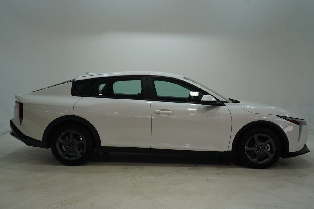 Used 2025 Kia K4 FWD image 9