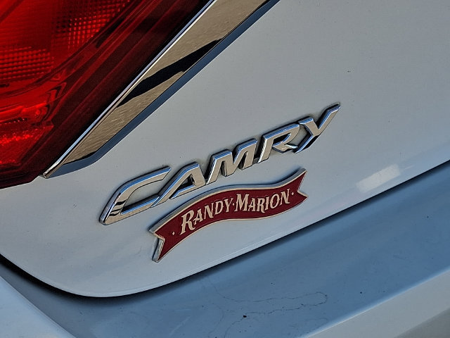 Used 2015 Toyota Camry SE w/ Moonroof Package FWD image 30