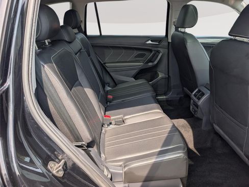 Used 2023 Volkswagen Tiguan SE w/ Panoramic Sunroof Package AWD/4WD image 11