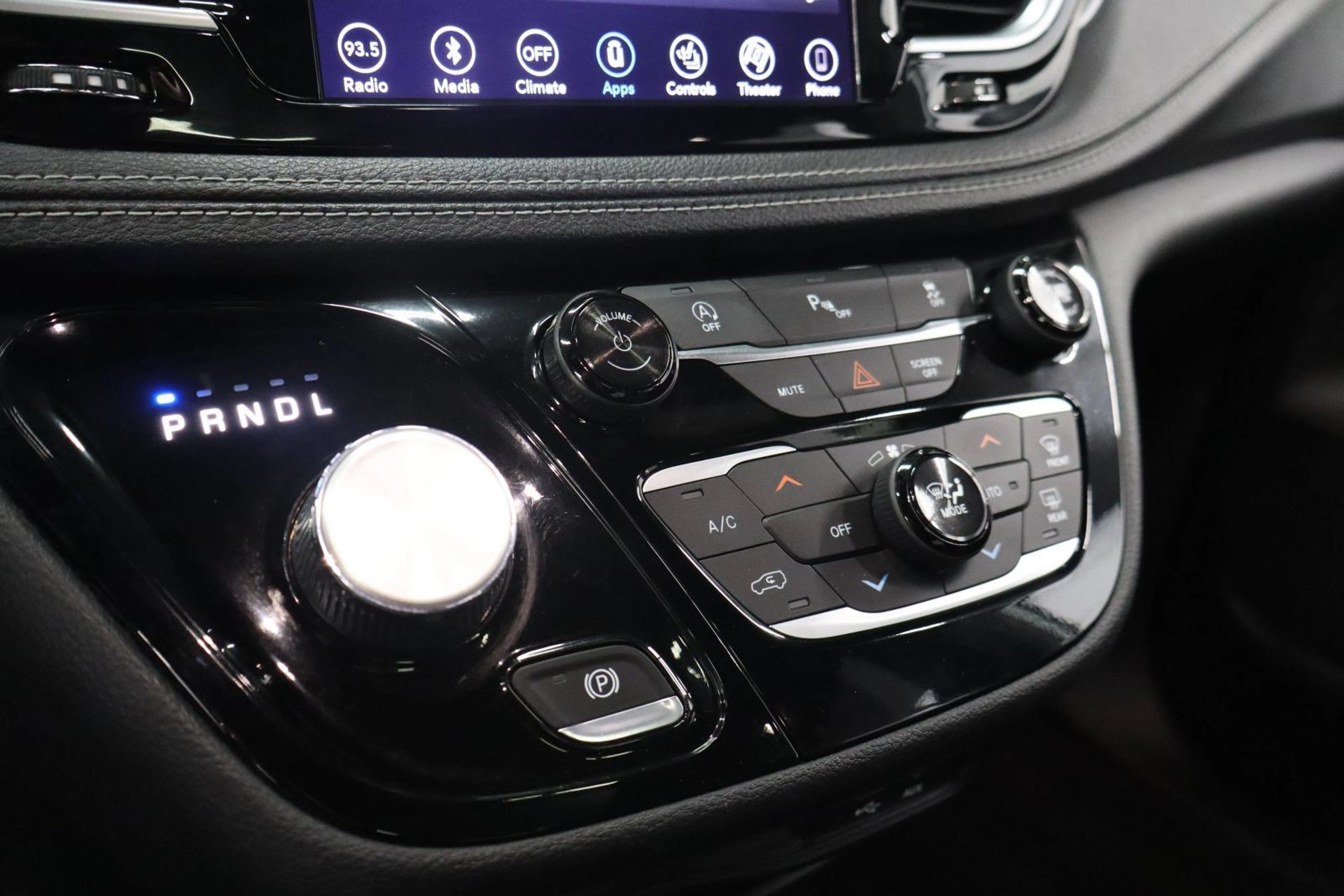 Used 2018 Chrysler Pacifica Limited w/ S Appearance Package FWD image 33