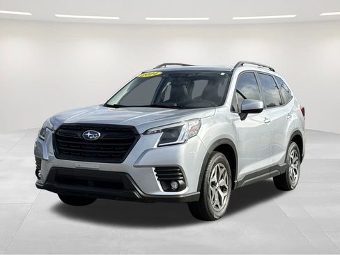Used 2024 Subaru Forester Premium image 1