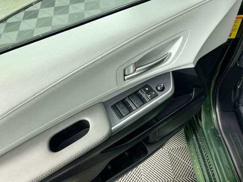 Used 2025 Toyota Sienna XLE image 14